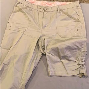 Lee stretch Capri size 16